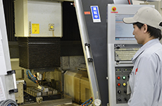 Automatic gate cutting